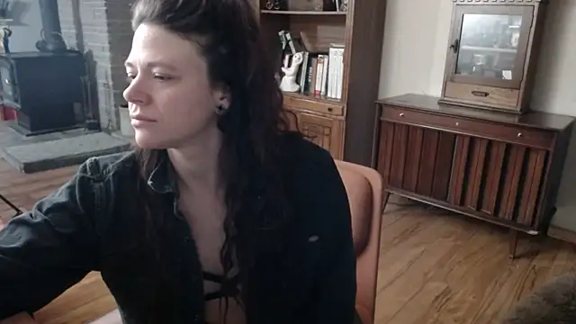 Snapshot of MarcyJones chatting on 01-12-25, 02:03 MarcyJones online show from 01-12-25, 02:03