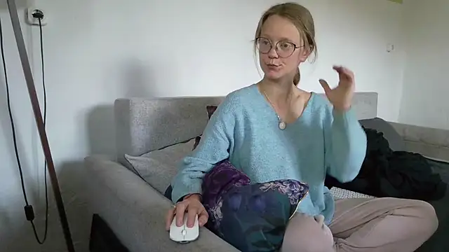 little-leni online show from 04-28-26, 07:02