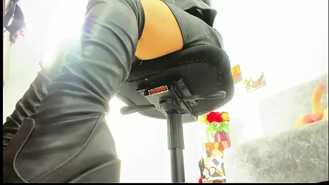 MIss Kendall  online show from 02-23-25, 08:00