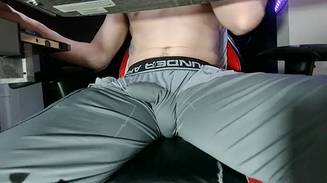Snapshot of Dick_and_muscles chatting on 07-02-26, 02:22 Dick and muscles online show from 07-02-26, 02:22