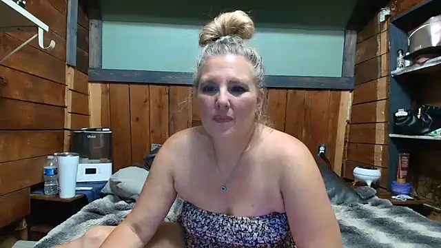 Snapshot of lisaxlovexxx chatting on 06-10-26, 04:45 lisaxlovexxx online show from 06-10-26, 04:45