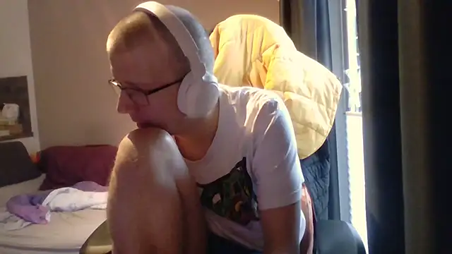 Snapshot of David250692 chatting on 11-24-25, 08:58 David250692 online show from 11-24-25, 08:58