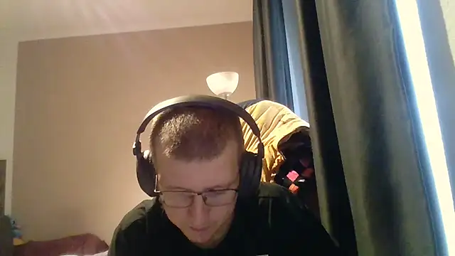 Snapshot of David250692 chatting on 12-19-25, 08:10 David250692 online show from 12-19-25, 08:10