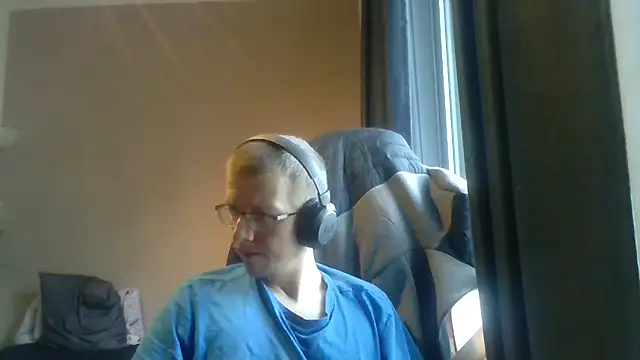 Snapshot of David250692 chatting on 06-10-26, 12:15 David250692 online show from 06-10-26, 12:15