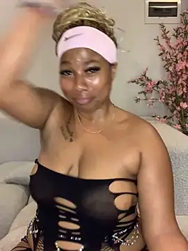 Snapshot of CurvyDesire1 chatting on 02-12-26, 08:48 CurvyDesire1 online show from 02-12-26, 08:48