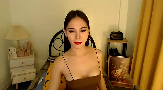 Snapshot of Yoshidashemale chatting on 02-06-25, 02:37 Yoshidashemale online show from 02-06-25, 02:37