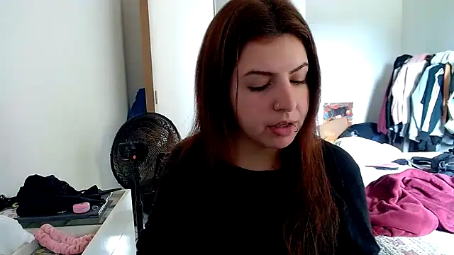 Snapshot of chelbyy chatting on 09-25-25, 01:26 chelbyy online show from 09-25-25, 01:26