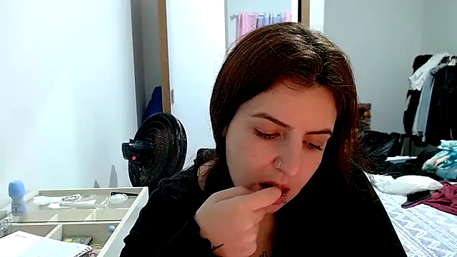 Snapshot of chelbyy chatting on 10-01-25, 12:38 chelbyy online show from 10-01-25, 12:38