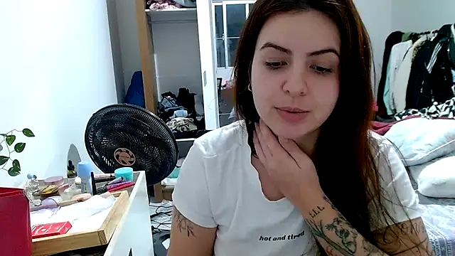 Snapshot of chelbyy chatting on 10-14-25, 02:34 chelbyy online show from 10-14-25, 02:34