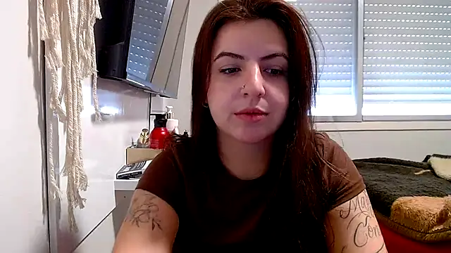 Snapshot of chelbyy chatting on 10-28-25, 04:42 chelbyy online show from 10-28-25, 04:42