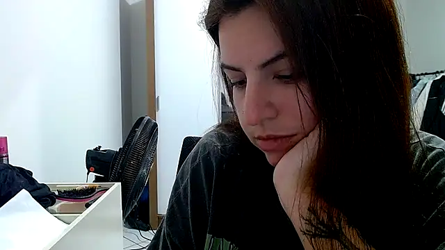 Snapshot of chelbyy chatting on 10-31-25, 05:52 chelbyy online show from 10-31-25, 05:52