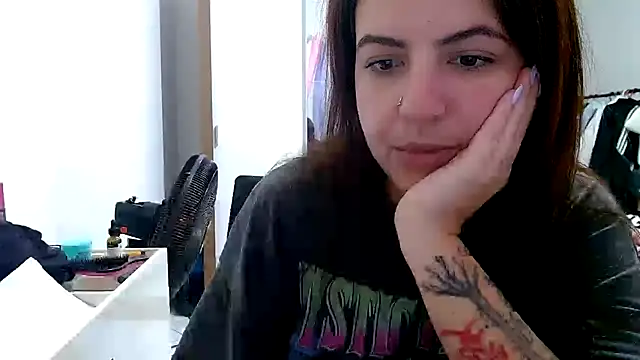 Snapshot of chelbyy chatting on 10-31-25, 05:58 chelbyy online show from 10-31-25, 05:58