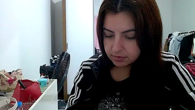 Snapshot of chelbyy chatting on 11-11-25, 04:56 chelbyy online show from 11-11-25, 04:56