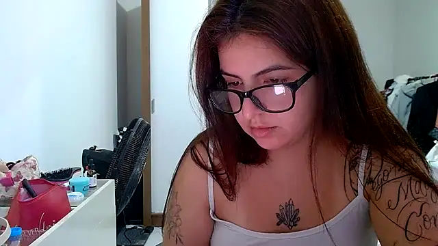 Snapshot of chelbyy chatting on 11-11-25, 05:02 chelbyy online show from 11-11-25, 05:02