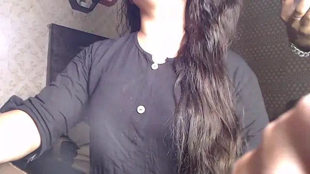 Snapshot of Indian_Anu chatting on 03-11-25, 11:33 Indian Anu online show from 03-11-25, 11:33