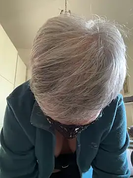 Snapshot of simona60 chatting on 12-12-24, 02:00 simona60 online show from 12-12-24, 02:00