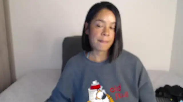 Snapshot of AmeliPonce chatting on 11-16-25, 08:47 AmeliPonce online show from 11-16-25, 08:47