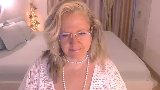 Raisshy online show from 10-15-25, 04:56