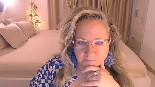 Raisshy online show from 10-31-25, 04:46