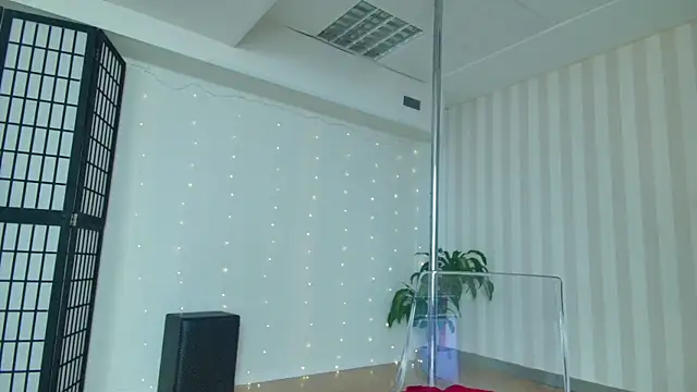 girl nextd00r online show from 02-06-25, 01:10