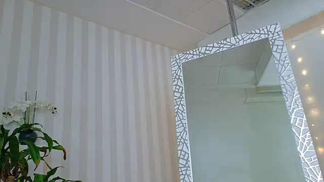 girl nextd00r online show from 03-19-25, 04:55