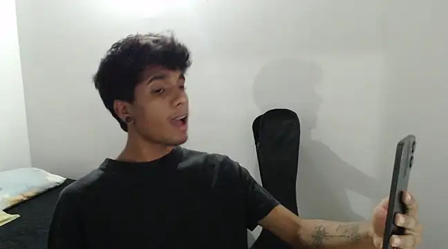 Snapshot of stevenosori chatting on 02-13-25, 12:46 stevenosori online show from 02-13-25, 12:46