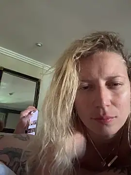 Snapshot of sexicouple3030 chatting on 06-21-26, 01:52 sexicouple3030 online show from 06-21-26, 01:52