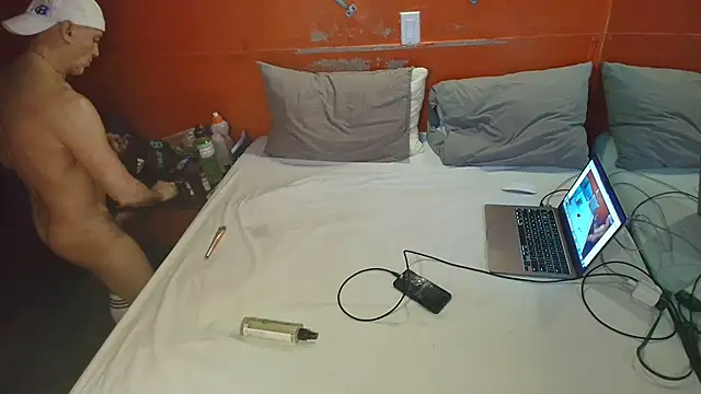 Snapshot of MikyFoxx chatting on 01-01-25, 02:51 MikyFoxx online show from 01-01-25, 02:51