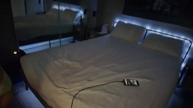 Snapshot of MikyFoxx chatting on 01-05-25, 08:54 MikyFoxx online show from 01-05-25, 08:54