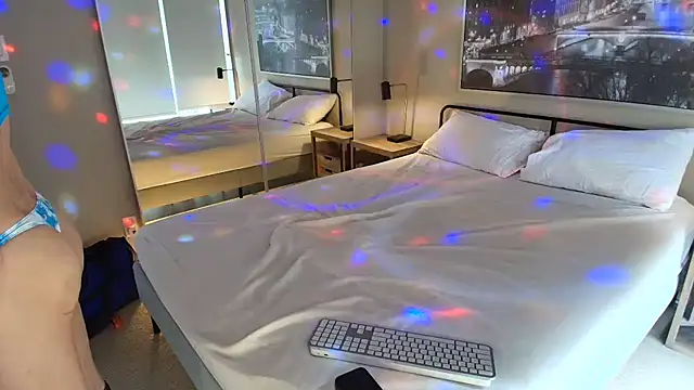 Snapshot of MikyFoxx chatting on 02-24-25, 07:52 MikyFoxx online show from 02-24-25, 07:52