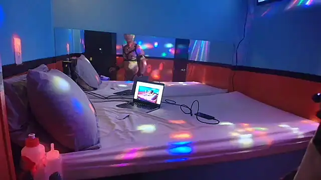 Snapshot of MikyFoxx chatting on 03-16-25, 01:07 MikyFoxx online show from 03-16-25, 01:07