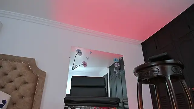 Snapshot of KATALINA_HOT_TS chatting on 10-17-25, 07:05 KATALINA HOT TS online show from 10-17-25, 07:05