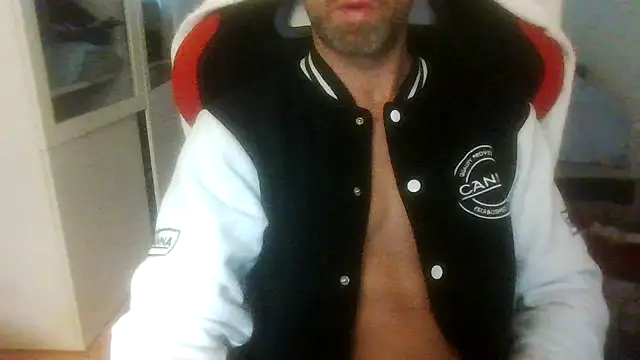 Snapshot of NickHarley69 chatting on 02-18-25, 07:32 NickHarley69 online show from 02-18-25, 07:32