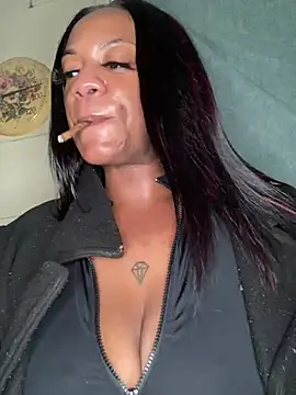 Snapshot of AlexaTheSlut chatting on 01-04-25, 10:24 AlexaTheSlut online show from 01-04-25, 10:24