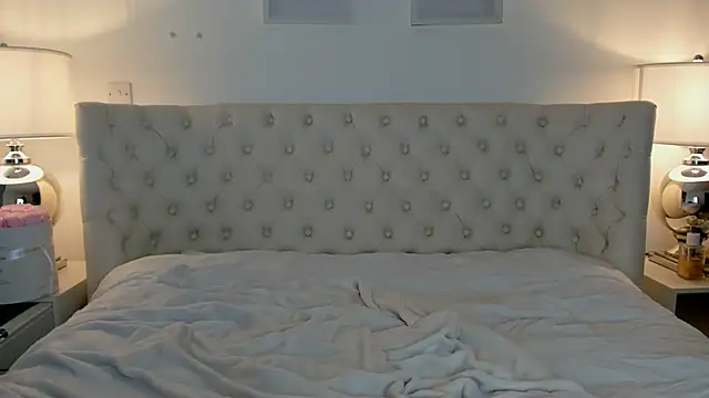 Snapshot of JessicaJames23 chatting on 12-21-24, 11:22 JessicaJames23 online show from 12-21-24, 11:22