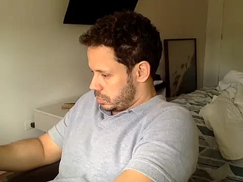 Snapshot of FelipeRiver chatting on 09-17-25, 01:46 FelipeRiver online show from 09-17-25, 01:46