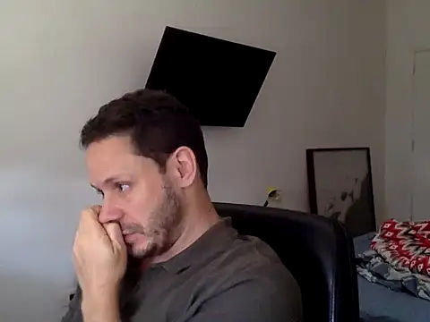 Snapshot of FelipeRiver chatting on 10-17-25, 02:08 FelipeRiver online show from 10-17-25, 02:08