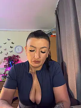 Snapshot of Hotangel75 chatting on 06-11-26, 08:34 Hotangel75 online show from 06-11-26, 08:34