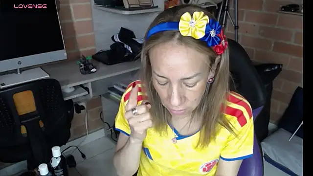 cristin doll  online show from 07-03-26, 04:24