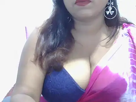 Snapshot of ROSEE_MERRYYYY chatting on 06-21-26, 10:07 ROSEE MERRYYYY online show from 06-21-26, 10:07