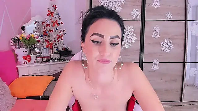 Snapshot of Maryelle chatting on 12-04-24, 11:35 Maryelle online show from 12-04-24, 11:35