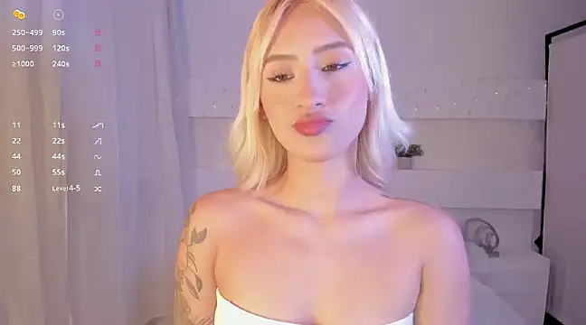 Snapshot of AshleyRoys chatting on 12-24-24, 03:37 AshleyRoys online show from 12-24-24, 03:37