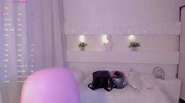 Snapshot of AshleyRoys chatting on 12-29-24, 03:35 AshleyRoys online show from 12-29-24, 03:35