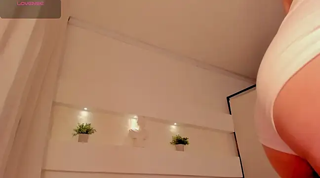 Snapshot of AshleyRoys chatting on 03-10-25, 06:45 AshleyRoys online show from 03-10-25, 06:45