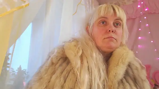 SunnySylvia online show from 02-18-26, 01:29