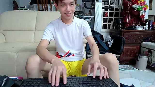 Snapshot of andrewooi chatting on 12-08-24, 11:46 andrewooi online show from 12-08-24, 11:46