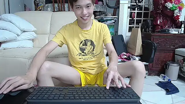 Snapshot of andrewooi chatting on 12-22-24, 11:44 andrewooi online show from 12-22-24, 11:44