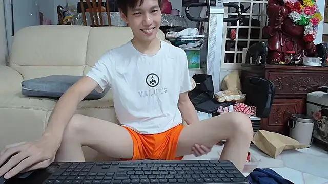 Snapshot of andrewooi chatting on 12-31-24, 01:41 andrewooi online show from 12-31-24, 01:41