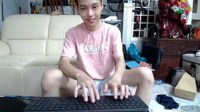 Snapshot of andrewooi chatting on 01-05-25, 09:15 andrewooi online show from 01-05-25, 09:15