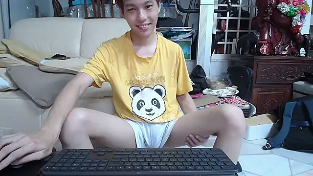 Snapshot of andrewooi chatting on 03-02-25, 02:32 andrewooi online show from 03-02-25, 02:32